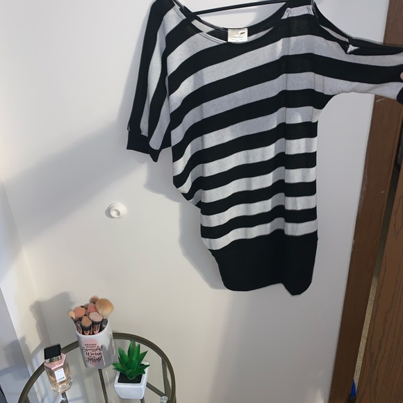 Off the shoulder top - Picture 2 of 2